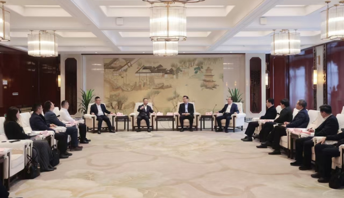 市領(lǐng)導(dǎo)會(huì)見天合光能董事長一行